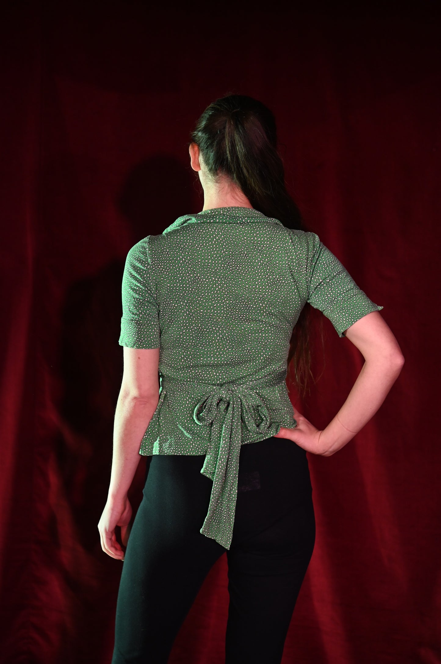 Top - Grüne Wickelbluse - W175