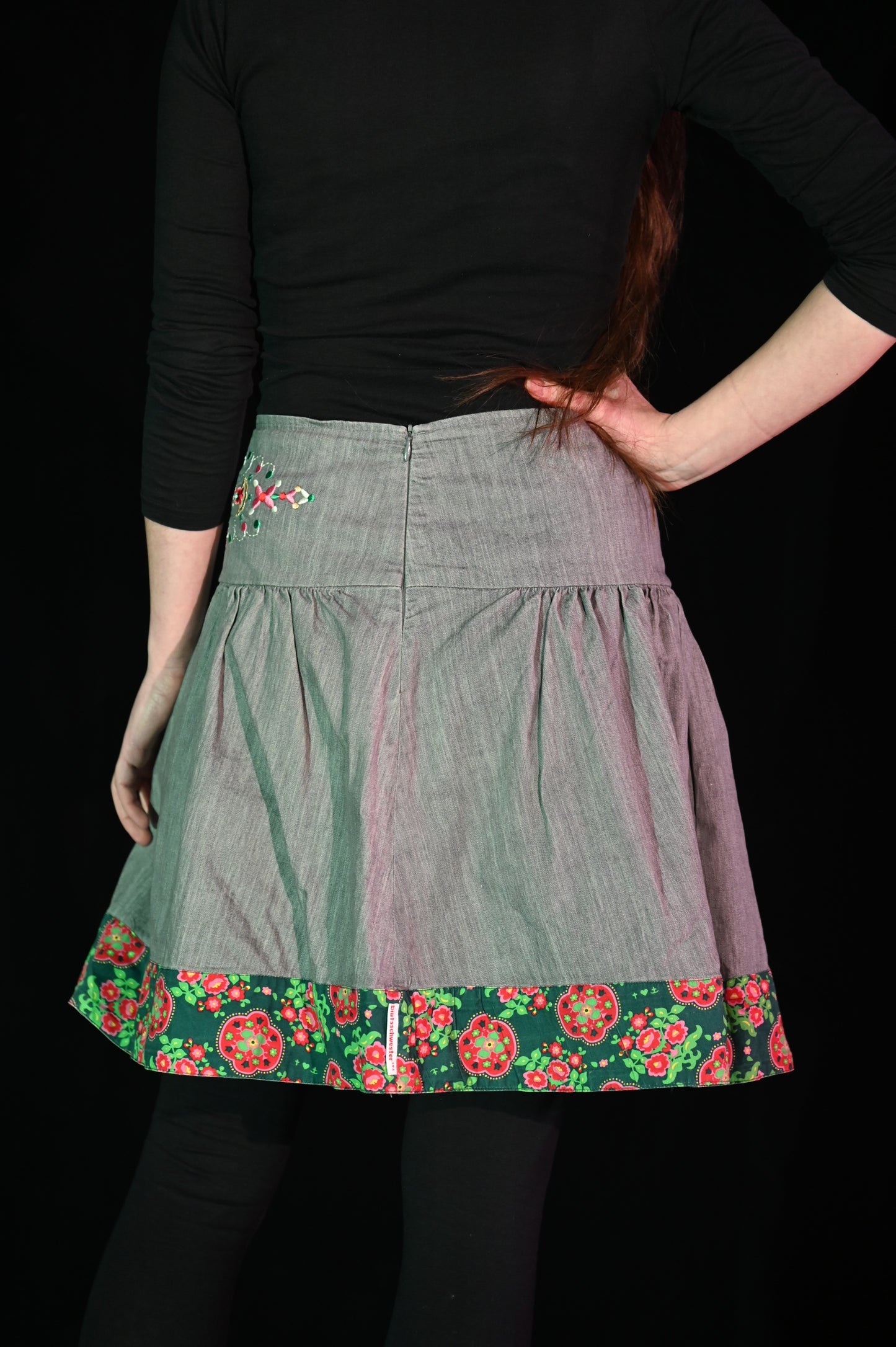 Rock - Grauer Rock mit Blumen - W237