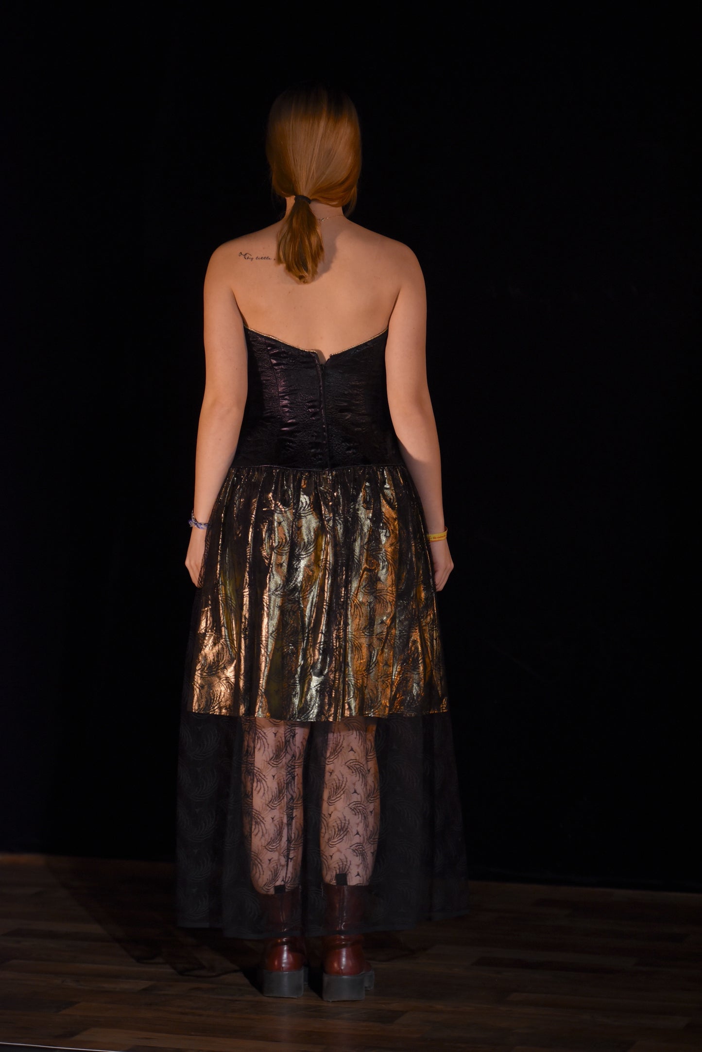 Kleid - Schwarzgoldenes Kleid - W010