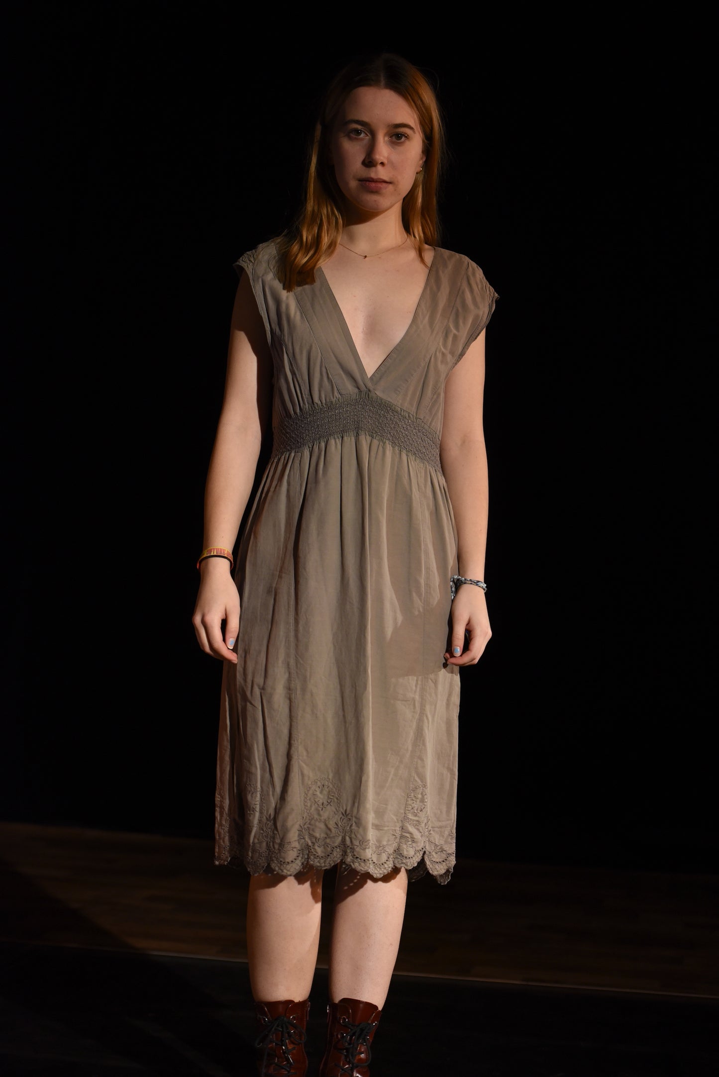 Kleid - Braunes schlichtes Kleid - W095