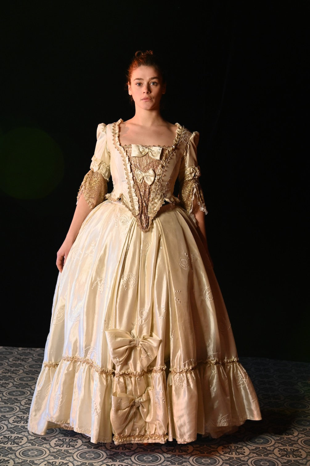 Kleid - opulentes Kleid mit Schleifen-Details - W129