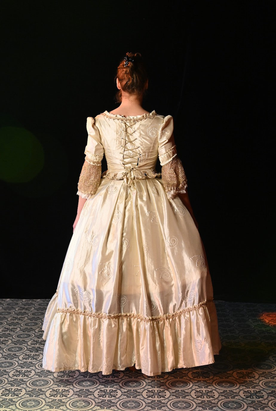 Kleid - opulentes Kleid mit Schleifen-Details - W129
