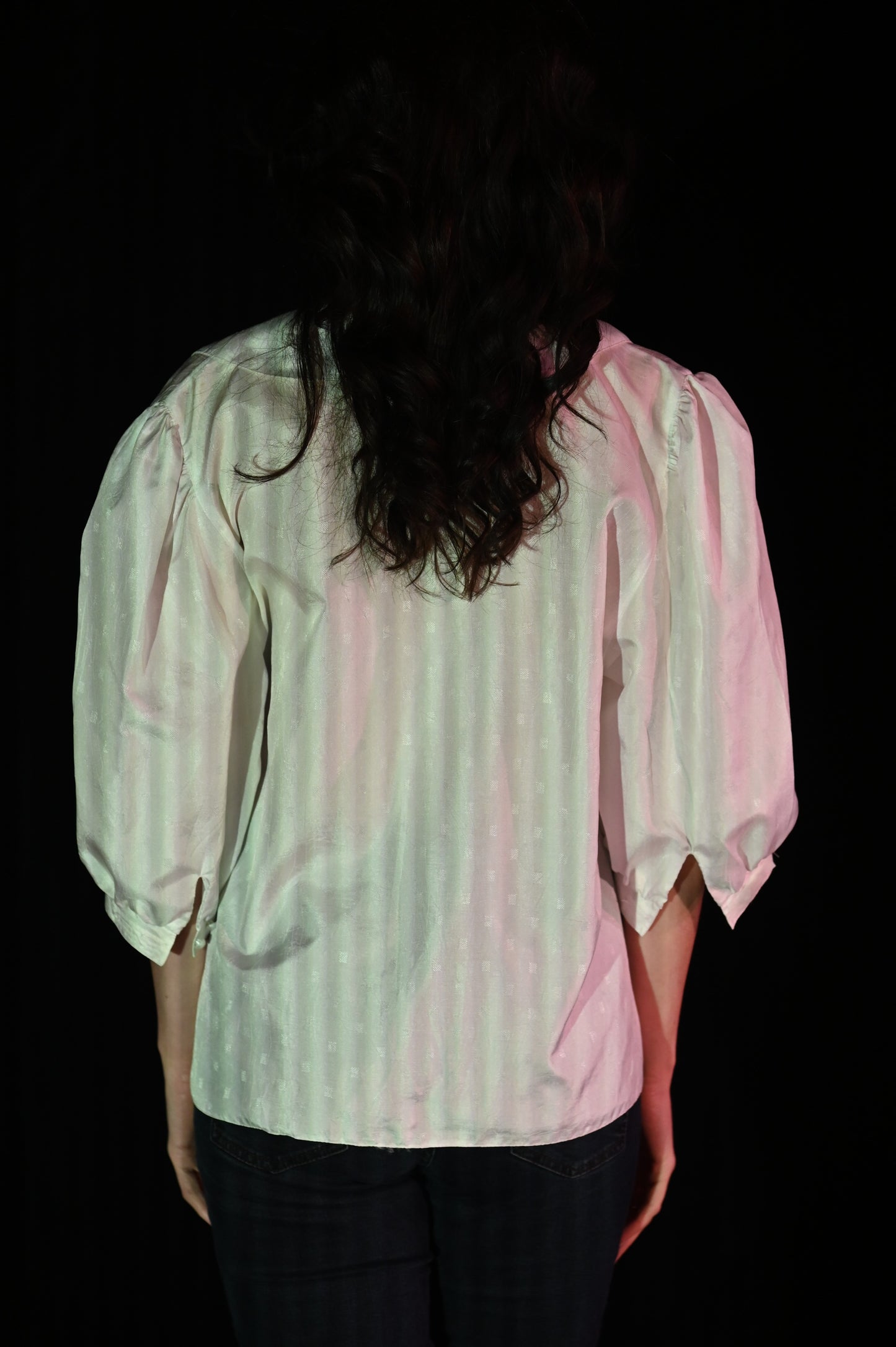 Top - Weiße Bluse mit besticktem Kragen - W176