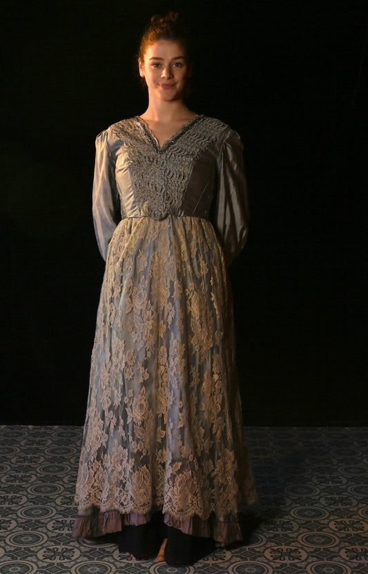 Kleid - Langes Kleid mit Spitzendetails - W019